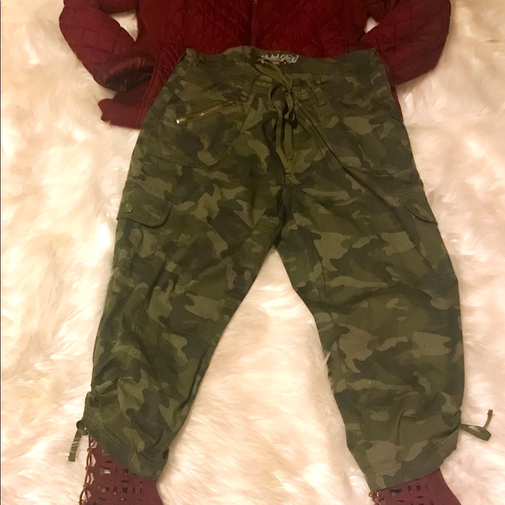 Camo cargo Capri pants